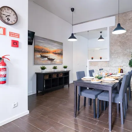 Host Wise - Cozy House W Balcony Apartamento