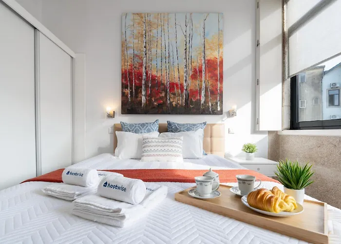Host Wise - Cozy House W Balcony * Oporto