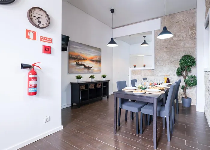 Host Wise - Cozy House W Balcony Apartamento