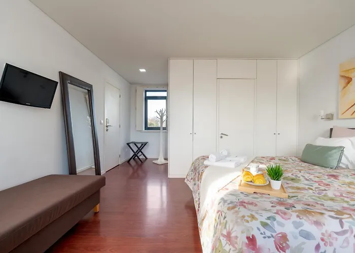 Apartamento Host Wise - Cozy House W Balcony *