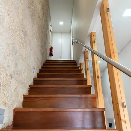 Host Wise - Cozy House W Balcony 波尔图