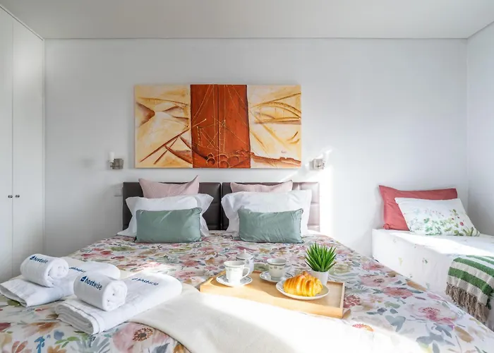 Host Wise - Cozy House W Balcony *