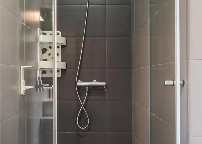 Host Wise - Cozy House W Balcony 波尔图