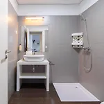 Host Wise - Cozy House W Balcony