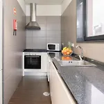 Host Wise - Cozy House W Balcony * Porto