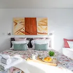 Host Wise - Cozy House W Balcony *