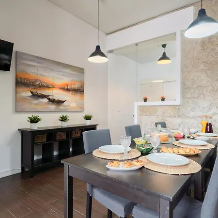 Host Wise - Cozy House W Balcony