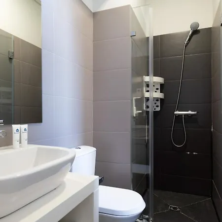 Host Wise - Cozy House W Balcony