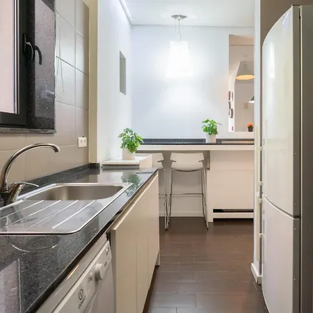 Host Wise - Cozy House W Balcony Appartement Porto
