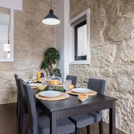 Host Wise - Cozy House W Balcony *