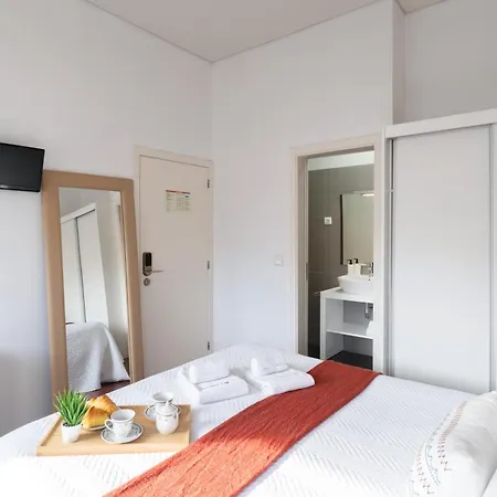 アパート Host Wise - Cozy House W Balcony ポルト