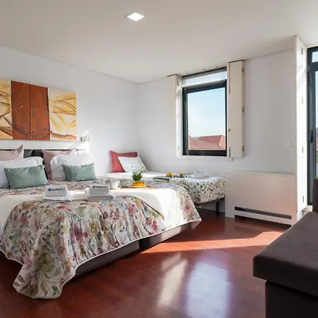 דירה Host Wise - Cozy House W Balcony