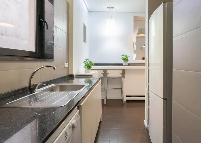 Host Wise - Cozy House W Balcony Appartement Oporto