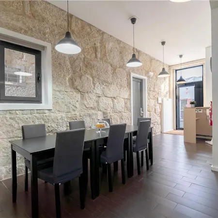 Host Wise - Cozy House W Balcony شقة بورتو