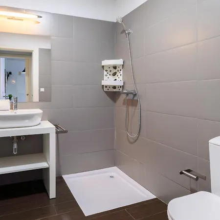 Host Wise - Cozy House W Balcony بورتو