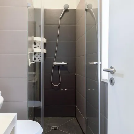 Host Wise - Cozy House W Balcony شقة بورتو