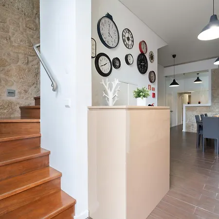 Host Wise - Cozy House W Balcony Apartment *