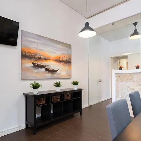 Host Wise - Cozy House W Balcony *